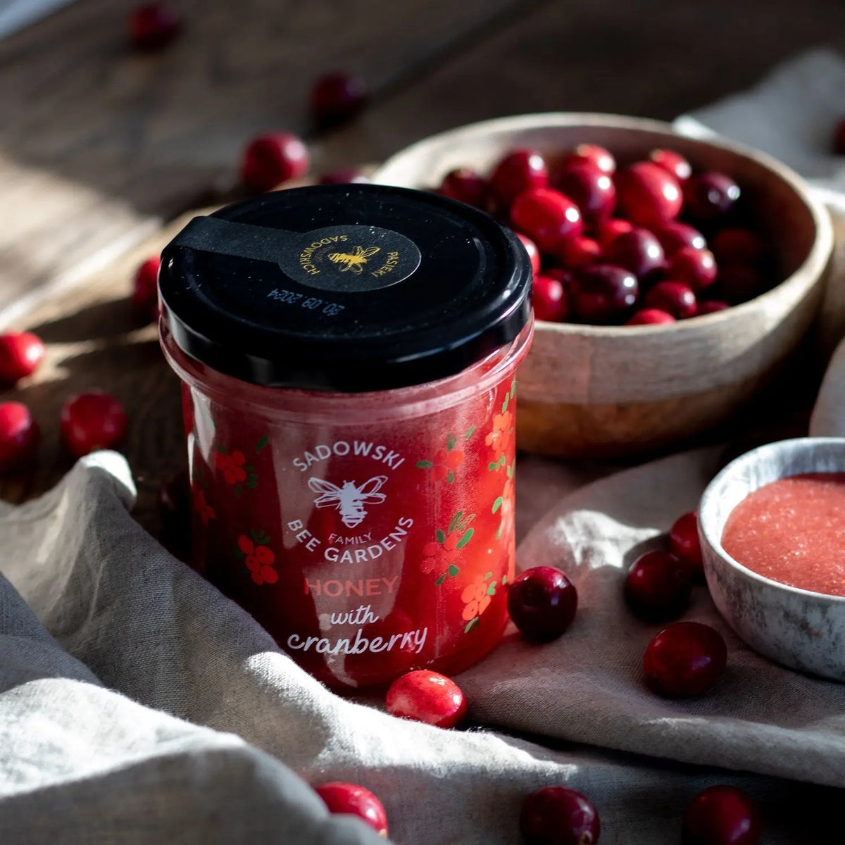 Honey with cranberry 430g Vesa Beauty