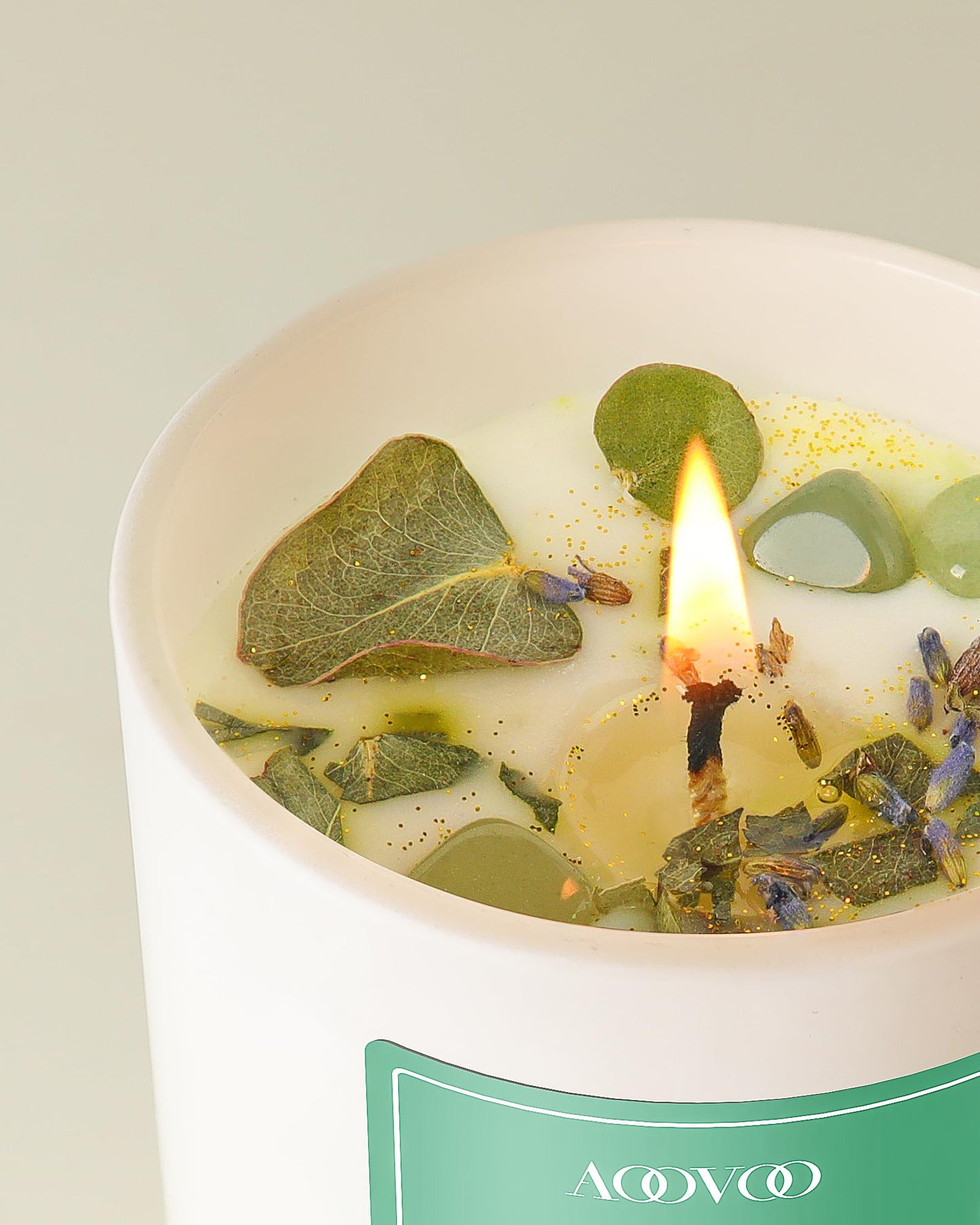 AOOVOO Eucalyptus Mint Soy Candle with Crystals - 10oz for Women