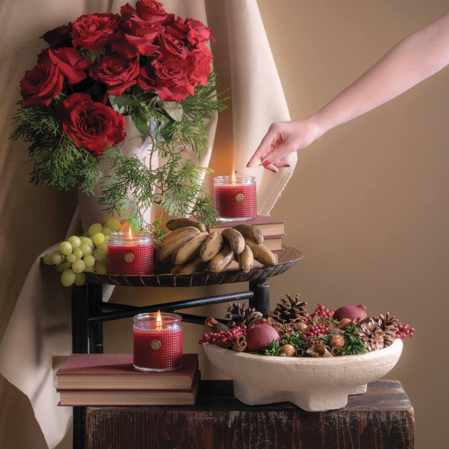 Aromatique 5.5 oz Candle – The Smell of Christmas | Holiday Scent