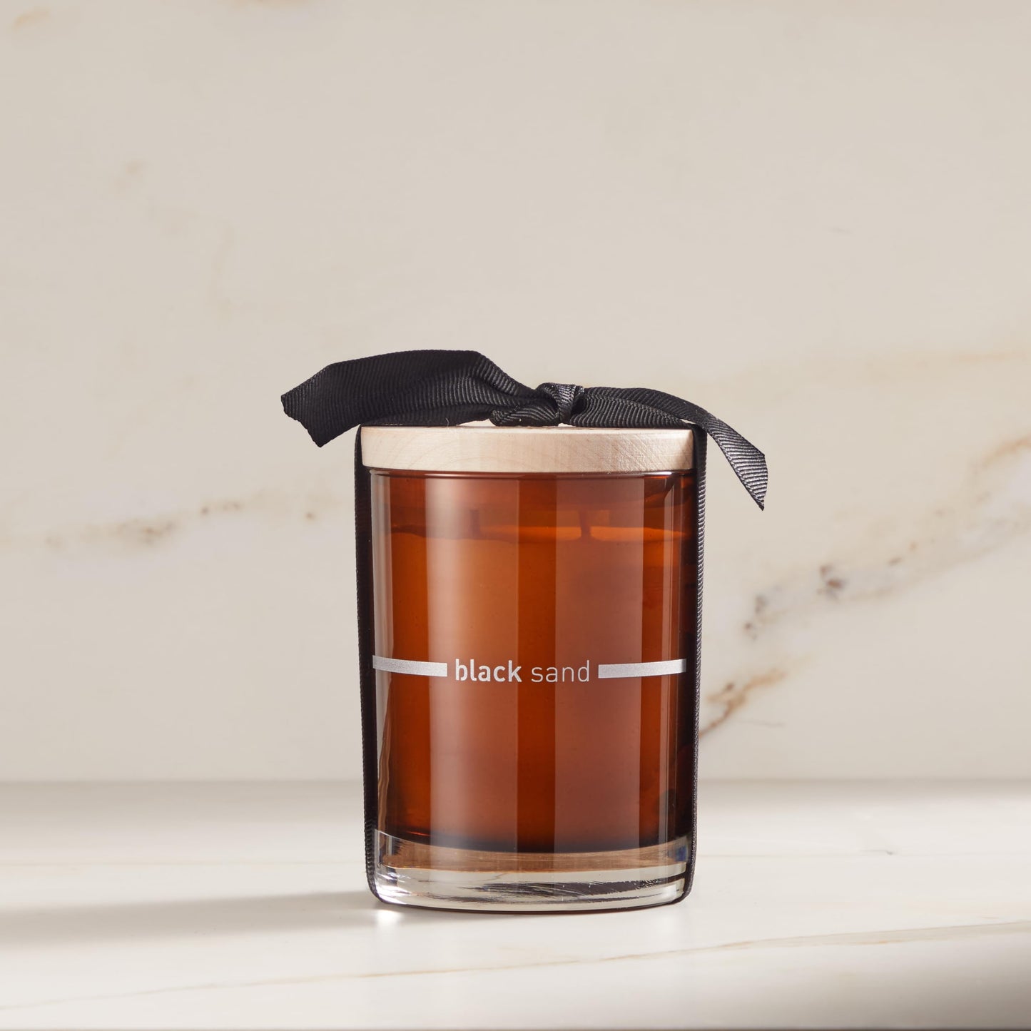 FINN & CO. Black Sand Candle – 9.5 oz Soy Wax, Amber Jar, Beach-Inspired Scent