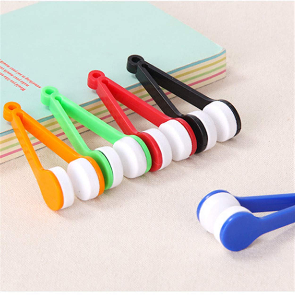 LERORO 12 Pcs Mini Microfiber Glasses Cleaner Clips – Eyewear Cleaning Tool (Random Color)