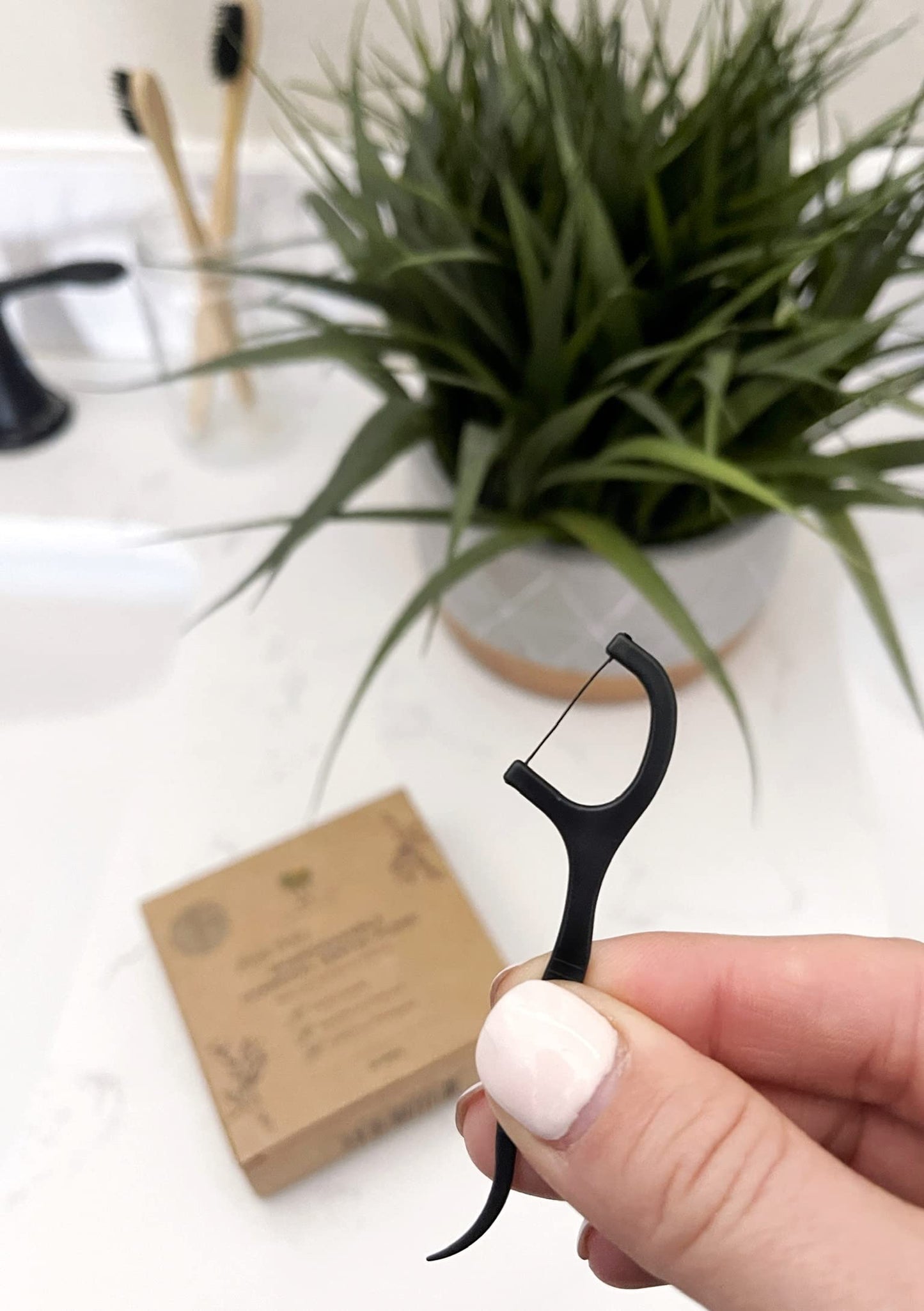 Me Mother Earth Vegan Biodegradable Dental Floss Picks – 200 Count
