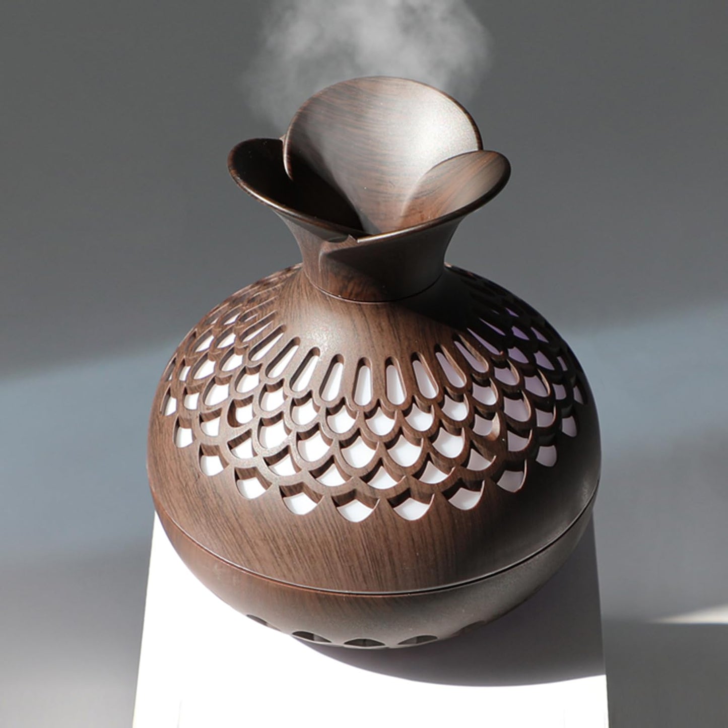 Mini Humidifier for Desk & Bedroom — 300ml Aromatherapy Diffuser with Quiet Night Light