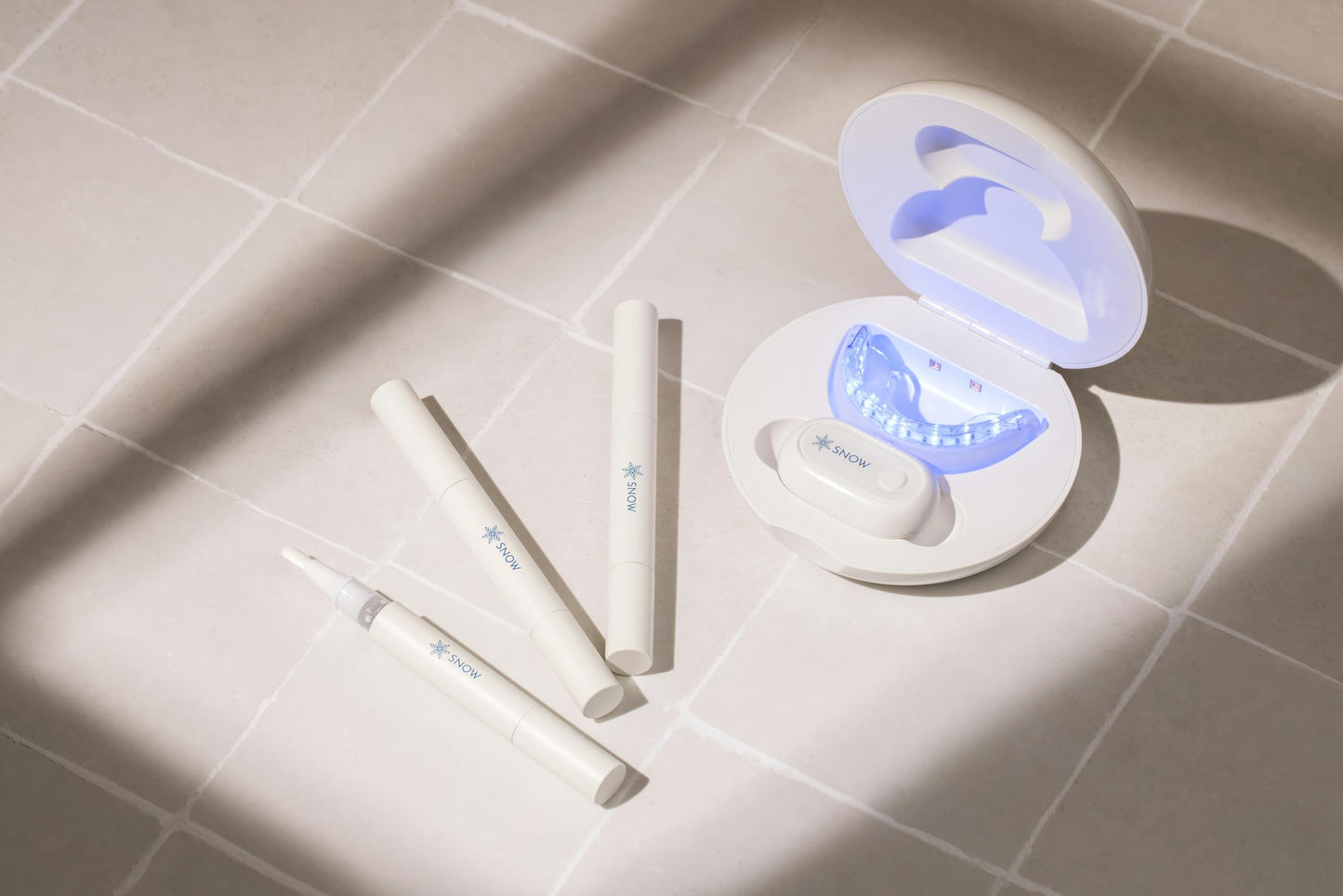 Snow Teeth Whitening Kit with LED Mouthpiece, Hydroxyapatite Serum, 3 Wands – Wireless Whitening Kit (6 Months)
