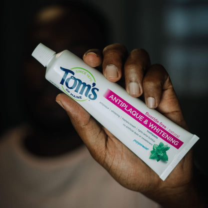 Tom's of Maine Fluoride-Free Antiplaque & Whitening Toothpaste – Peppermint, 5.5 oz, 4 pk