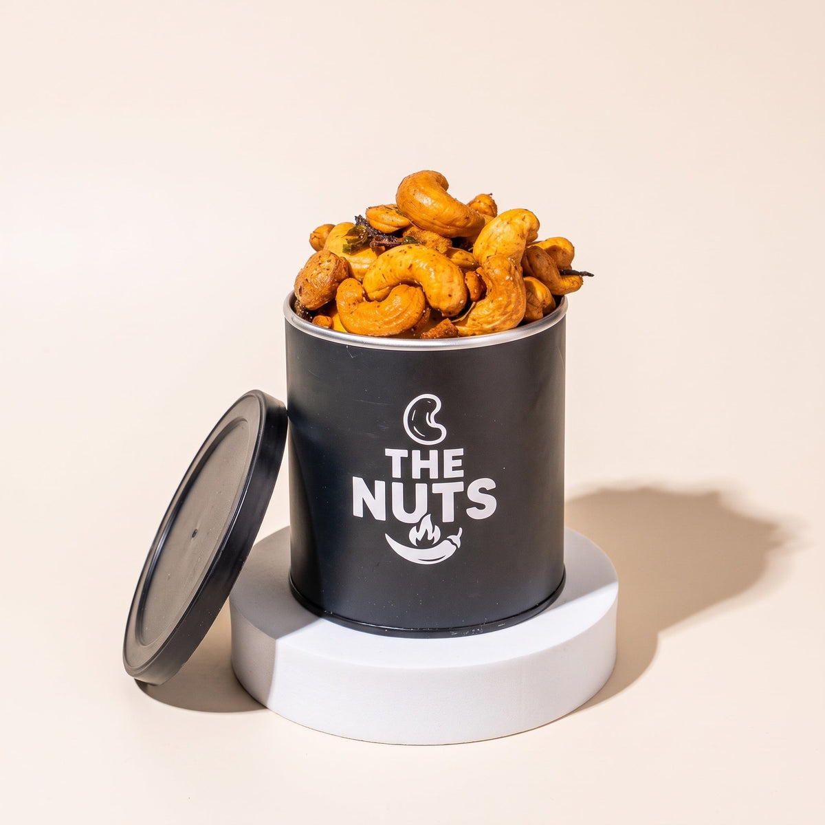 Spicy Cashews with Garlic, Onion & Curry Leaf – 250g Tub THENUTS