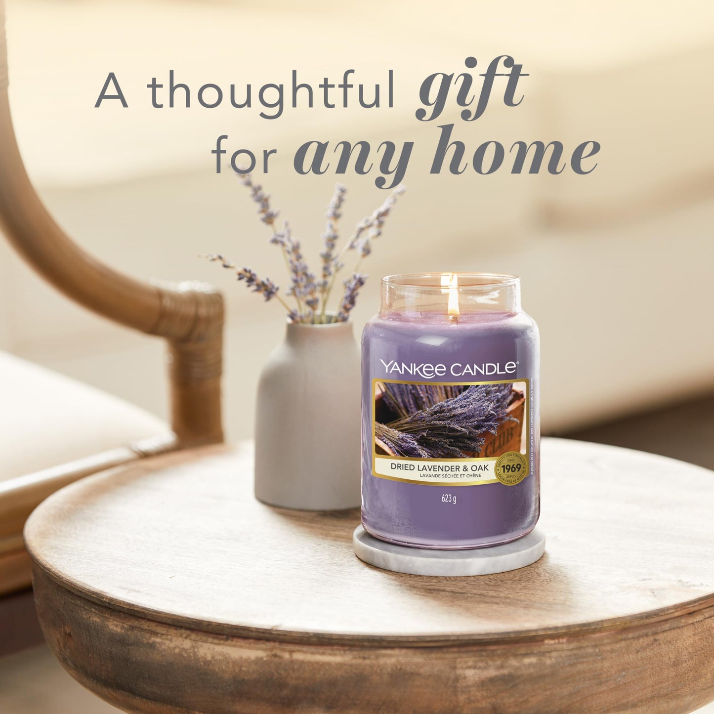 Yankee Candle Lavendar & Oak Large Jar – Long-Burning Scented Candle (Up to 150 Hours) | Giftable Aromas for Women