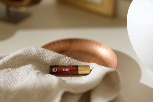Young Living Thieves Roll-On 10 ml - Immune Support Essential Oil Blend